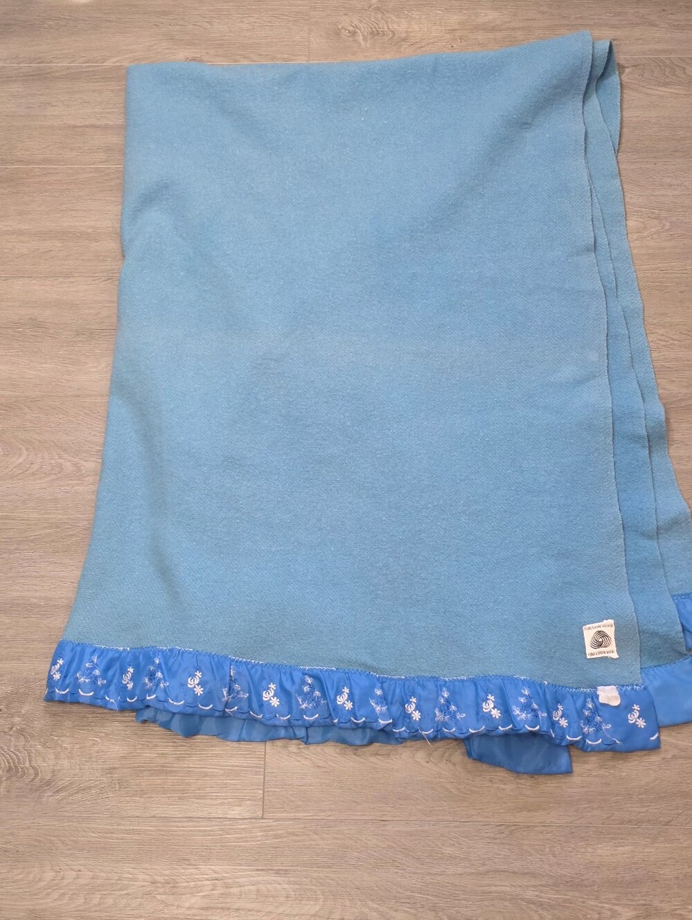 Vintage Pure Virgin Wool Blanket Satin Trim Binding 78 X 56